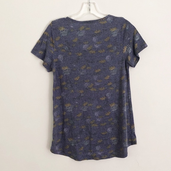 Lularoe Classic Tee top in periwinkle floral M - Picture 2 of 5